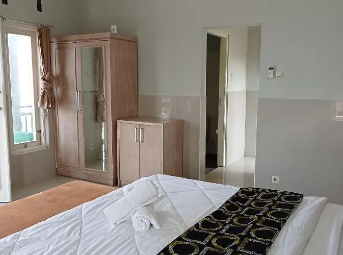 Aya Redpartner Guest house